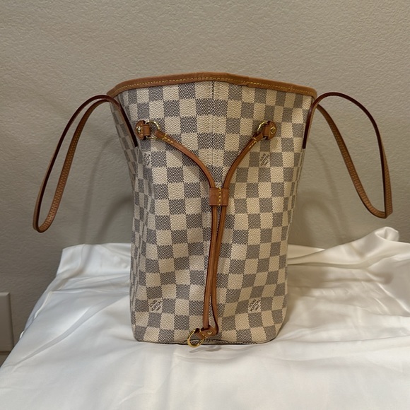 Authentic Louis Vuitton Neverfull MM - Picture 4 of 12